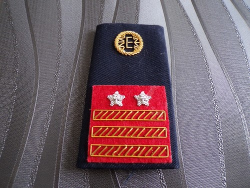 Insigne militaire epaulette - insigne,