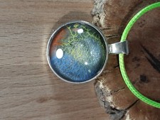 pendentif fait main goutte rond marbré en résine et métal rose vert bleu jaune 
