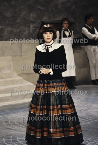 Mireille mathieu exclusive - *,
