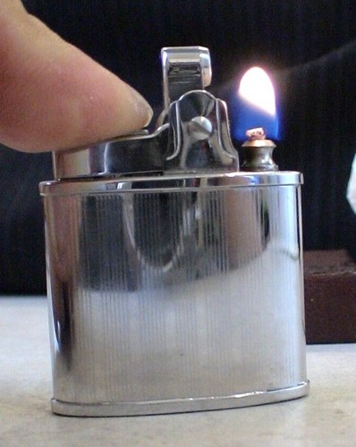 Briquet ancien hilton - @,