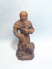 Santon femme en résine effet bois sculpté