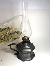 Lampe à pétrole en étain - Gravure MA - mèche présente