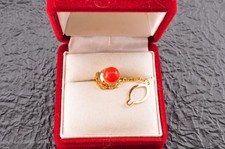 Avec épingles à cravate