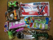 Ensemble jouet, dinosaure, pistolet à billes, explosion, épée pirate,...