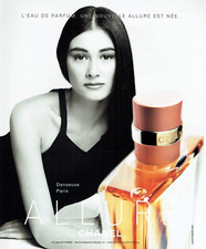 publicité Advertising  1022  2001   Allure  eau parfum  danseuse  Chanel