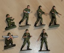 STARLUX lot de 7 fantassins dont lance roquette anti char