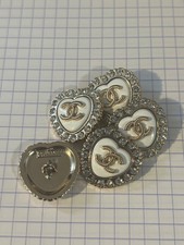 5 boutons chanel vintage