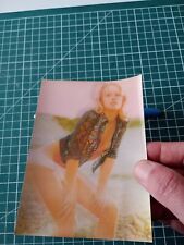 at04 CPM photo modèle féminin - lenticulaire jeune femme PLAGE