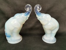 2 ÉLÉPHANTS en verre opalescent modèle Sabino mascotte bouchon de radiateur