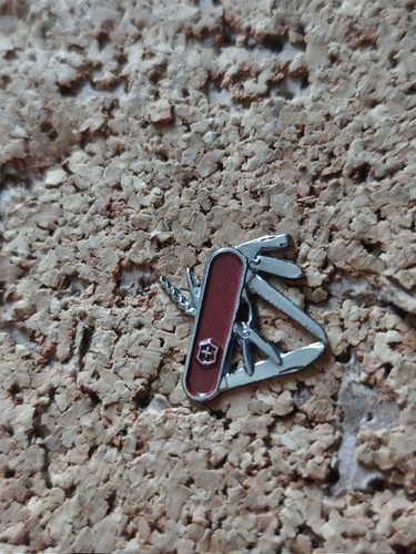 Pin canif couteau - pin's,