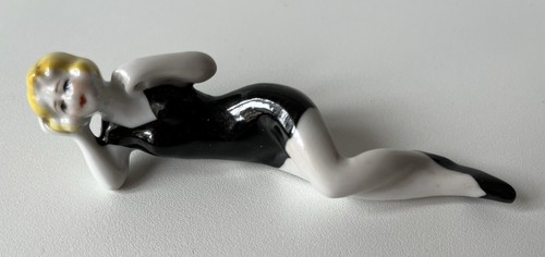 Petite figurine baigneuse - , art