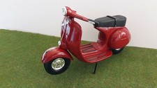 scooter VESPA rouge bordeaux