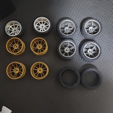 2 pneus TAMIYA DRIFT, 4 pneus normaux, 4 roues dorées, 2 pneus