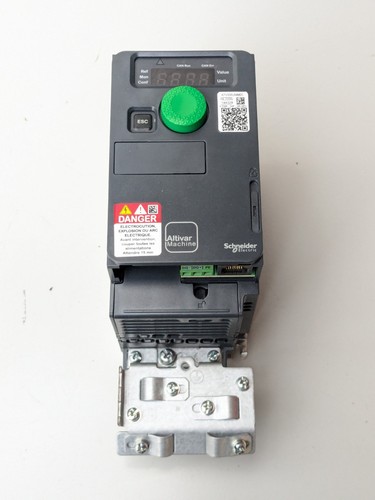 Schneider altivar atv320u04m2c - altivar,
