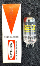 Tube 7025/12AX7/ECC83 RAYTHEON NOS NIB neuf 1 pièce en boîte