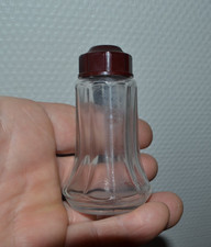 Salière ancienne en verre