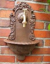 FONTAINE MURALE ANCIENNE