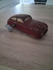 Jouet mécanique voiture tôle ancienne.