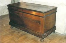 maie (coffre) ancienne en noyer