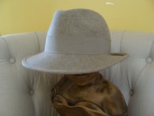 Chapeau femme vintage en feutre gris T.57