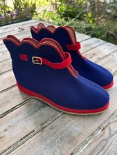 Pantoufles ou chaussons en laine des années 1940. Chaussure ancienne
