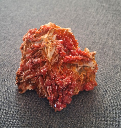 Top minéraux vanadinite - top, sur
