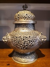 Encensoir tibétain en métal argenté | Brûle-parfum sculpté avec chimères - INDE