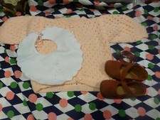 Lot bébé 6mois ou superbe poupée de 45/50cm chaussures feutres