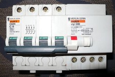 DISJONCTEUR DIFFERENTIEL TETRAPOLAIRE 16A 30mA COURBE C, MERLIN GERIN 16 AMPERES