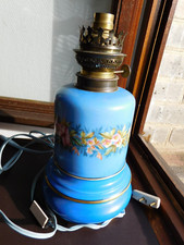 ancienne lampe a pétrole monté a électricité