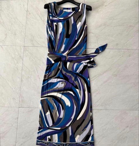 Robe longue sans - , manches