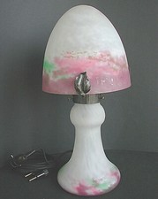 MULLER Frères Lunéville, LAMPE EN PATE DE VERRE signée.