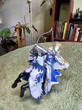 MOYEN-AGE PAPO - "Roi au dragon à l'arc" bleu 39795 et cheval 39389, mais noir