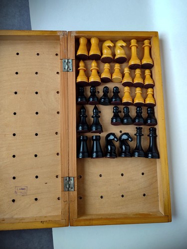 444g rare bakelite - rare,