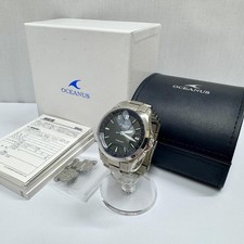 Montre solaire radio en titane