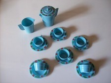 Ancienne dînette plastique service a thé assiettes et couverts