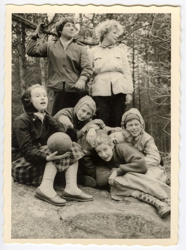 Portrait enfants bois forêt