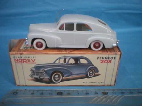Peugeot 203 berline - , grise