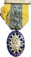 MÉDAILLE AMÉRICAINE COLONIAL DAMES XVII CENTURY