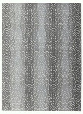 Tapis gris touffetés à la