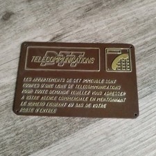 ANCIENNE PLAQUE PLASTIQUE