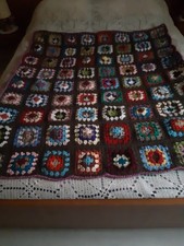 plaid vintage au crochet en laine    fait mains   1,25 m  sur 1,40 M