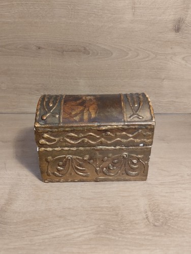 Magnifique boîte ancienne