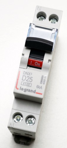Module legrand disjoncteur - -,