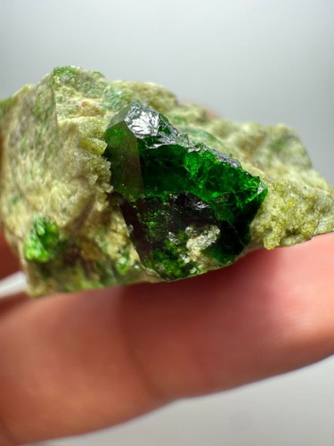 Cristal grenat démantoïde - grenat,