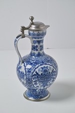 Superbe pichet en porcelaine de Delft avec motifs floraux