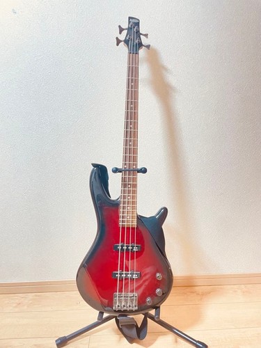 Guitare basse électrique