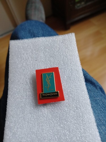 T39 pins ysl yves saint - pins,