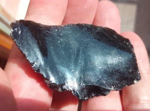 22.2gr 57x31x13mm obsidienne