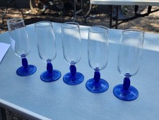 Lot de 5 flûtes à champagne Luminarc – pied bleu cobalt – vintage France